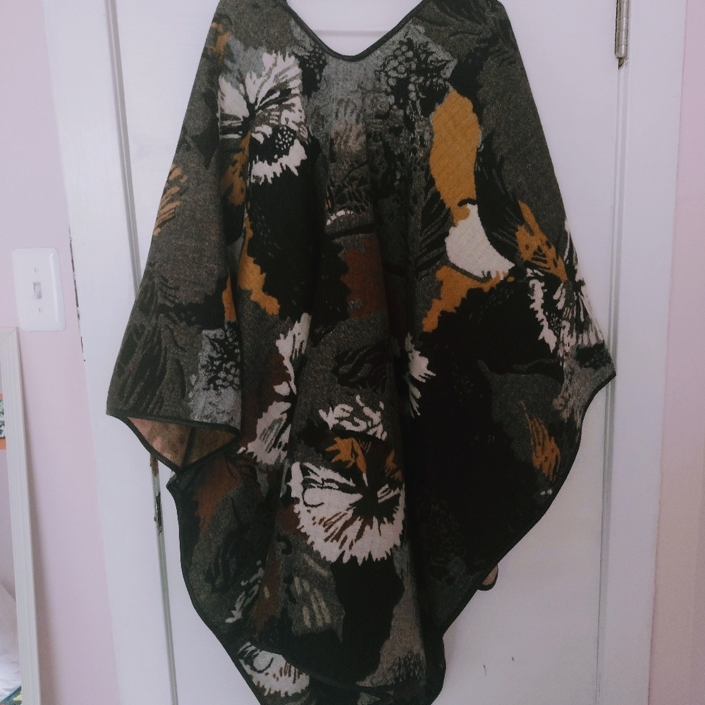 Poncho - Picture 5 of 5
